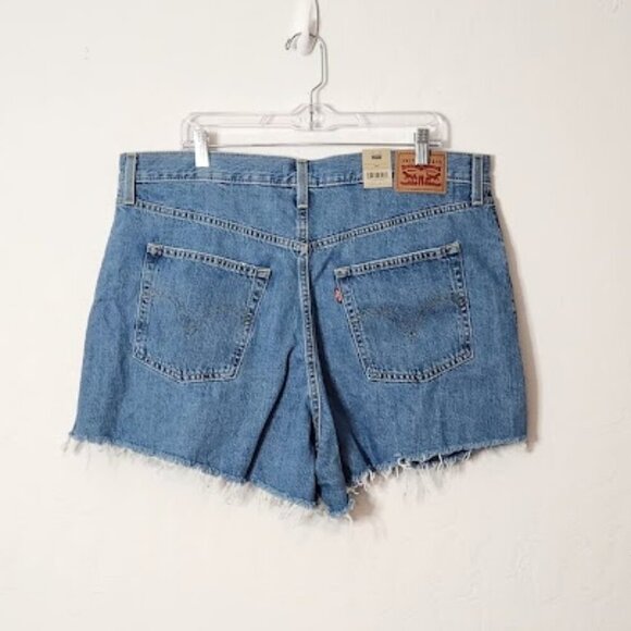 Levi's Women's High Waisted Mom Shorts Size 18W NWT - Picture 4 of 6